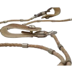 Cuentaganados de 8 tientos trenzados con presillas de cuero crudo.