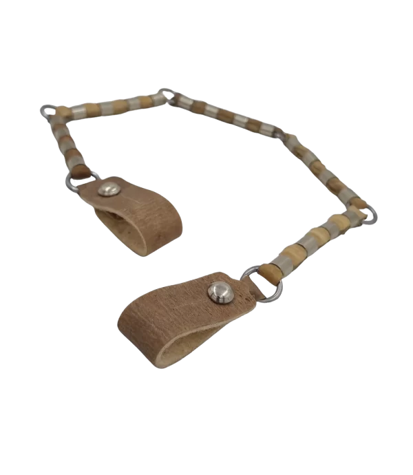 Cuentaganado de cuero entacado y presillas de cuero crudo