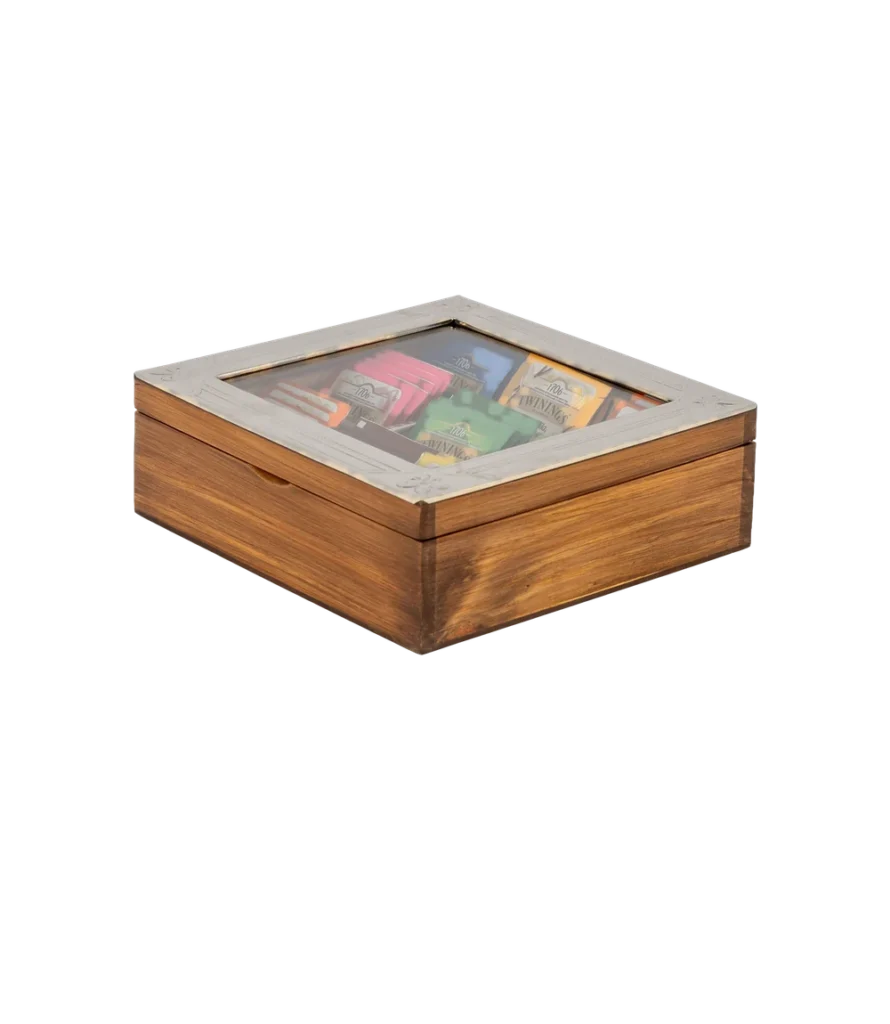 Caja de té Haras de 9 divisiones cerrada, con los saquitos de té a la vista bajo el vidrio de la tapa