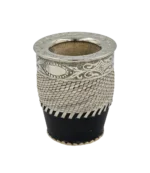 Mate imperial de tiento con virola de alpaca cincelada, fleje con guarda espejo y base de cuero negro