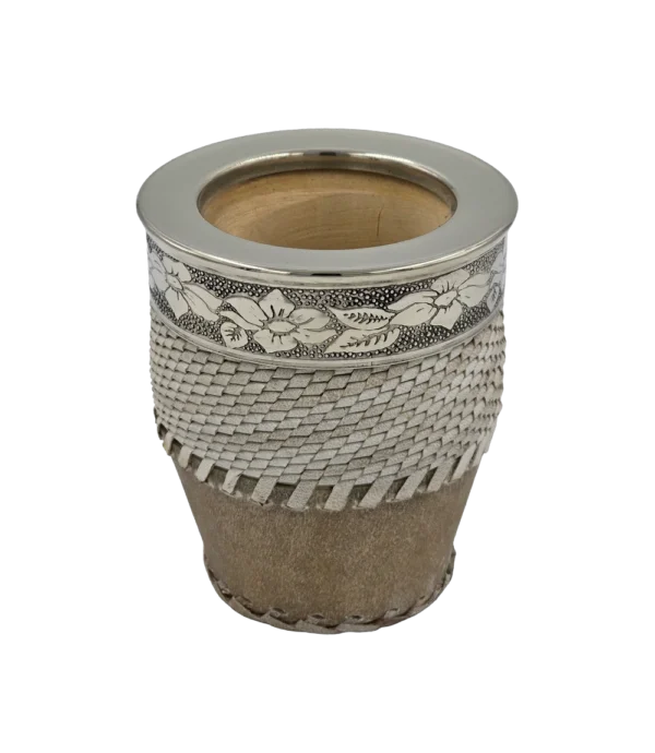 Mate imperial de tiento con virola de alpaca lisa, fleje floral y base de cuero lonja