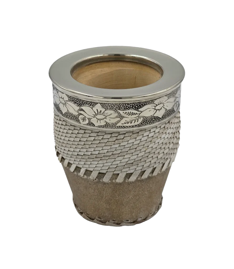Mate imperial de tiento con virola de alpaca lisa, fleje floral y base de cuero lonja