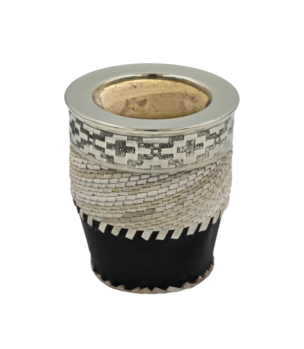Mate imperial de tiento con virola de alpaca lisa, fleje con guarda pampa y base de cuero negro